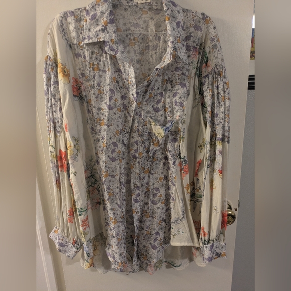 POL Lavender and Gray Floral Top - Picture 2 of 5